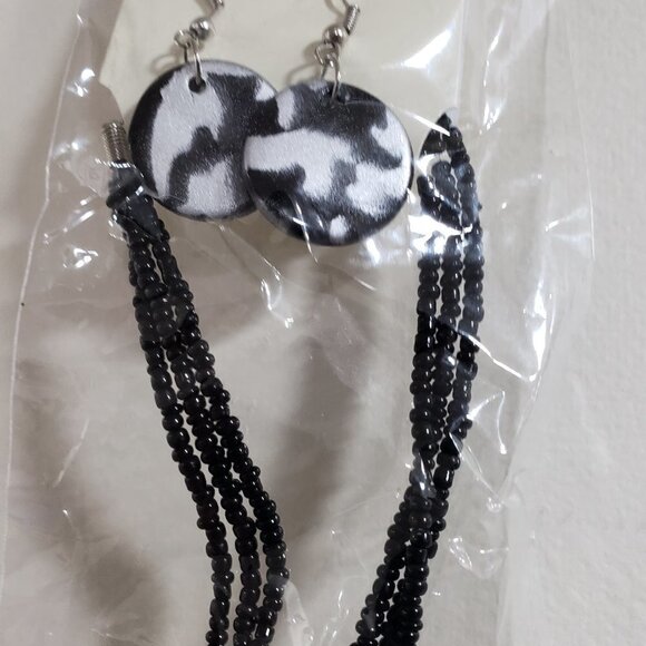 Multi Rows Black Beaded necklace with Round Shell Pendant and Matching Earrings - Picture 6 of 11